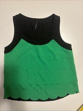 Yetts Los Angeles Black & Green Scalloped Layer Tank Top